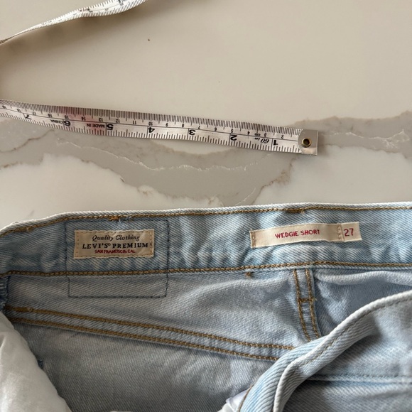 Levi’s 501 Light Wash Button Fly Raw hem Jean Denim Wedgie Shorts Sz. 27 - Picture 11 of 14